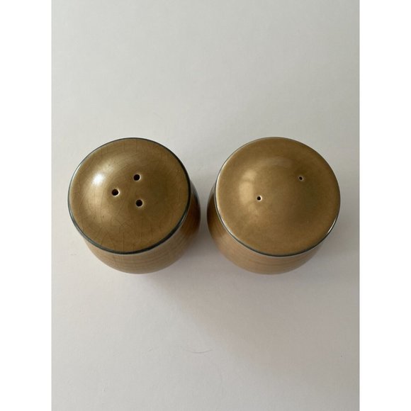 Vintage Pfaltzgraff Folk Art (Tan and Blue) Salt and Pepper Shakers‎ - Picture 9 of 9